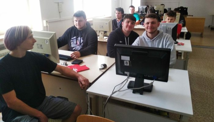PC učebna s žáky